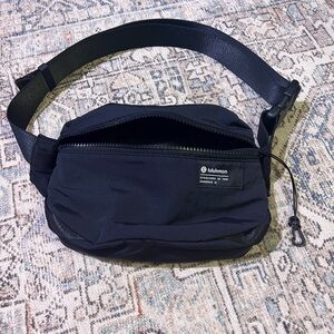 Lululemon 1L belt bag